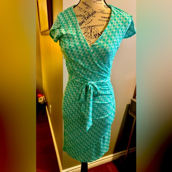 le chateau Dresses & Skirts - Le Chateau Dress